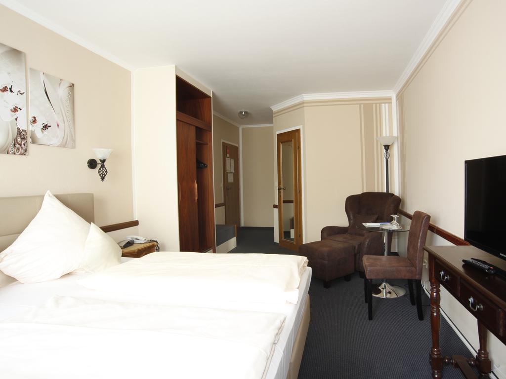 Hotel Garni Zum Gockl Unterföhring Exterior foto